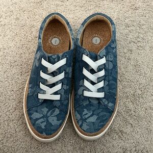 REVITALIGN Blue Floral Sneakers 10 Wide